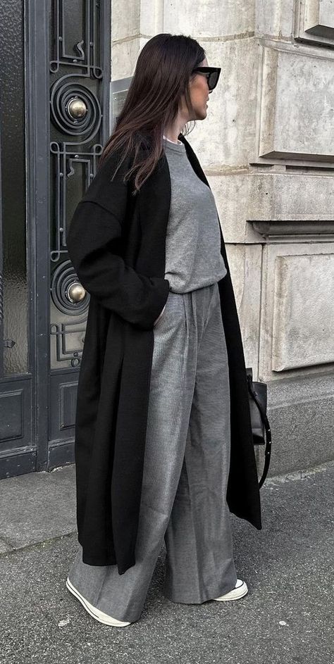 Long Black Cardigan Outfit Winter, Grey Long Cardigan Outfit, Long Black Cardigan Outfit, Long Cardigan Outfit Fall, Cardigan Street Style, Black Cardigan Outfit, Winter Cardigan Outfit, Effortless Chic Outfits, Outfits Nyc