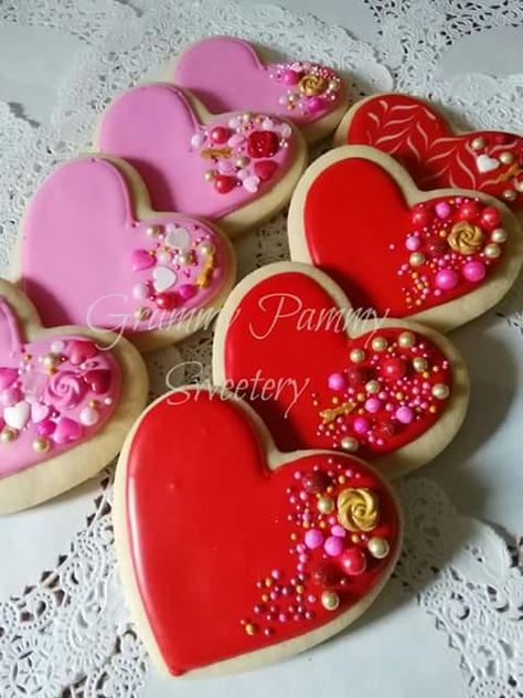 Valentine Cookies Decorated, Valentines Day Sugar Cookies, Valentine Sugar Cookies, Valentines Baking, Shaped Cookies, Valentine Desserts, Heart Shaped Cookies, Valentines Day Cakes, Sugar Cookie Designs