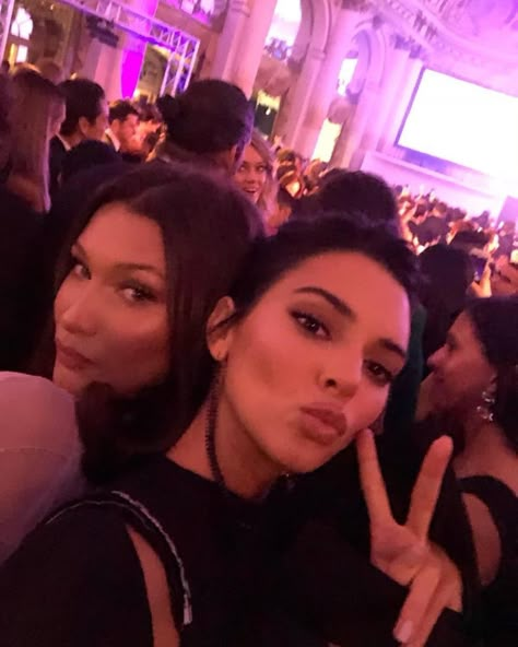 Bella And Kendall, Kendall And Bella, Kendall Ve Kylie, Kendall Bella, Gigi Bella, Model Aesthetic, Bff Goals, Best Friend Goals, Friend Goals