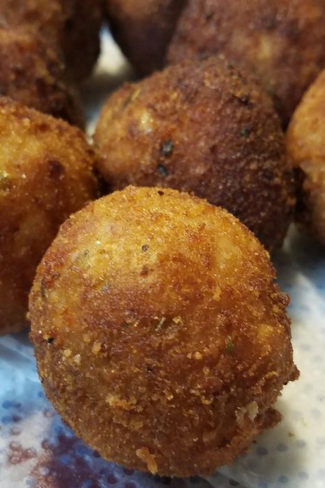 Rueben Balls, Reuben Balls Recipe, Reuben Balls, Ruben Balls, Crispy Reuben Balls, Easy Deep Fried Pickles, Mini Reuben Sandwiches, Corned Beef Reuben, Deep Fried Recipes