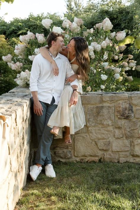 Spring Engagement Pictures, Spring Engagement Photos Outfits, Spring Home Decor Ideas, Middleburg Virginia, Engagement Shoots Poses, Engagement Shoot Outfit, Picnic Engagement, Engagement Picture Outfits, Cute Engagement Photos