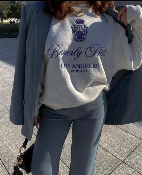 Beverly Hill, Old Money Outfits, Old Money Style, Sweatshirt Outfit, Sporty And Rich, Star Girl, Los Angeles California, Old Money, Beverly Hills