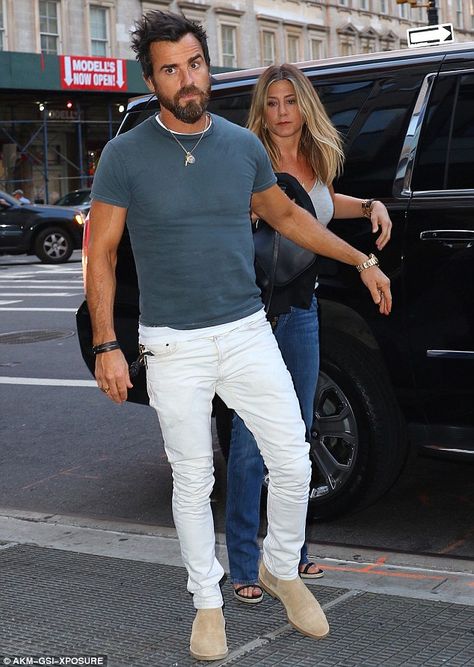 Couple Photoshoot Outfits, Chelsea Boots Outfit, Boots Men Outfit, Club Attire, Justin Theroux, Mens Casual Outfits Summer, Mens Casual Dress Outfits, Men Stylish Dress, Mens Outfit Inspiration