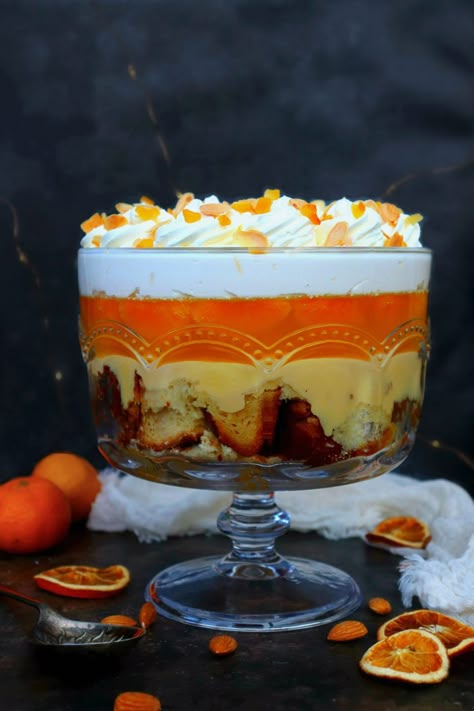 Panettone Orange & Almond Trifle | The Marmalade Teapot Mandarin Orange Trifle, Almond Trifle, Krampus Party, Orange Trifle, Dessert Trifle, Trifle Bowl Recipes, British Pudding, Christmas Pudding Recipes, Fruit Custard