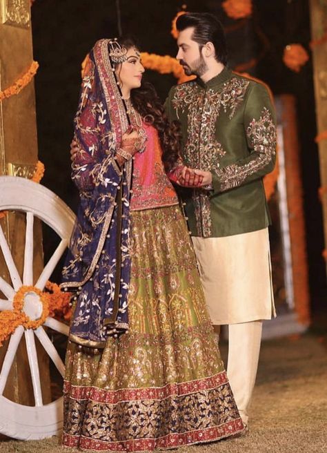 Mehndi bride Mehndi Dress For Boys, Mehndi Dress For Groom, Mehndi Couple, Mehndi Lehenga, Pakistani Mehndi Dress, Mohsin Naveed Ranjha, Khafif Mehndi, Mehndi Ideas, Asian Wedding Dress Pakistani