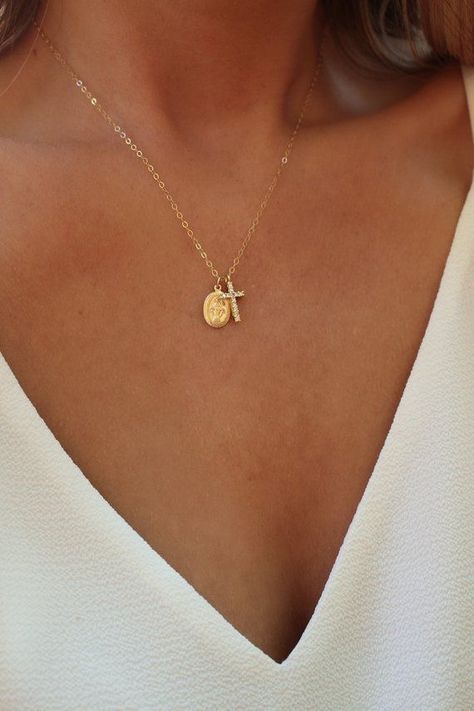 Virgin Mary Necklace Gold, Mary Necklace Gold, Irish Ring, Mary Necklace, Virgin Mary Necklace, Diy Collier, Diamond Solitaire Necklace, Gold Cross Necklace, Necklace Diy