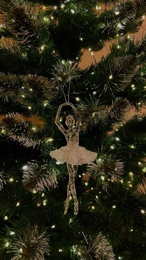 Ballerina Christmas Aesthetic, Ballerina Christmas Ornaments, Ballerina Christmas Tree, Ballerina Christmas, Xmas Vibes, Christmas Dreaming, Creative Christmas Trees, Christmas Feeling, Christmas Inspo