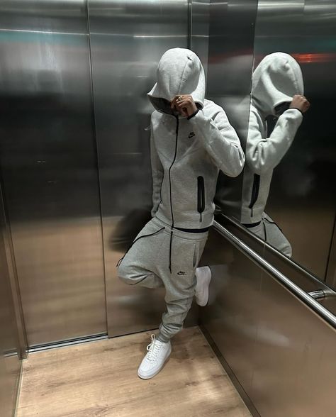 Drippy Fits Men, Sp5der Hoodie Outfit, Hood Drip, Nike Outfits Men, Tech Outfit, Old Nikes, Hard Fits, Drippy Fits, Drip Fits