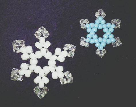 Kandi Snowflake, Christmas Kandi, Kandi Inspo, Kids Inspo, Kandi Kid, Kandi Ideas, Snow Flakes, Kandy, Bracelet Ideas