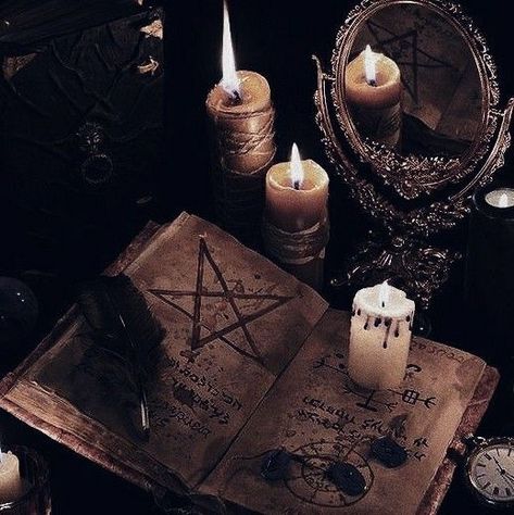 Ashlyn Character, Vampire Book, Witch Core, Yennefer Of Vengerberg, Dark Witch, Magic Aesthetic, Gothic Aesthetic, Season Of The Witch, Beautiful Dark Art