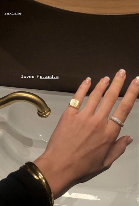 Hailey Bieber Pinky Ring, Diamond Signet Pinky Ring, Pinky Signet Ring, Diamond Jewelry Earrings, Bvlgari Jewelry, Cute Engagement Rings, Handmade Gold Jewellery, Gold Chain Design, Aesthetic Board