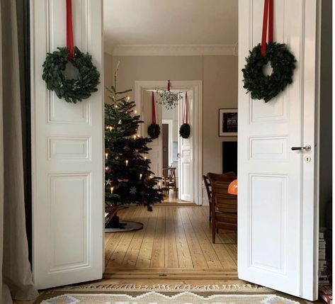 Woodsy Christmas, Decoration Christmas Tree, Swedish Style, Christmas Feeling, Holiday Mood, Christmas Inspo, Merry Little Christmas, Christmas Mood, Scandinavian Christmas