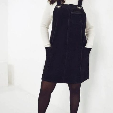 Best pinafore dresses: easy and affordable dresses for winter Black Pinafore Dress Outfit, Pinafore Dress Outfit Winter, Pinafore Outfit, Pinafore Dress Outfit, Woolen Tights, Pinafore Dress Pattern, Black Pinafore, Simple Dress Styles, Retro Inspired Dress