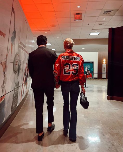 Hockey Game Outfit, Players Wives, Hockey Outfits, Hockey Wife, Hockey Sweater, Hockey Girlfriend, Hot Hockey Players, Hockey Girl, Hockey Life