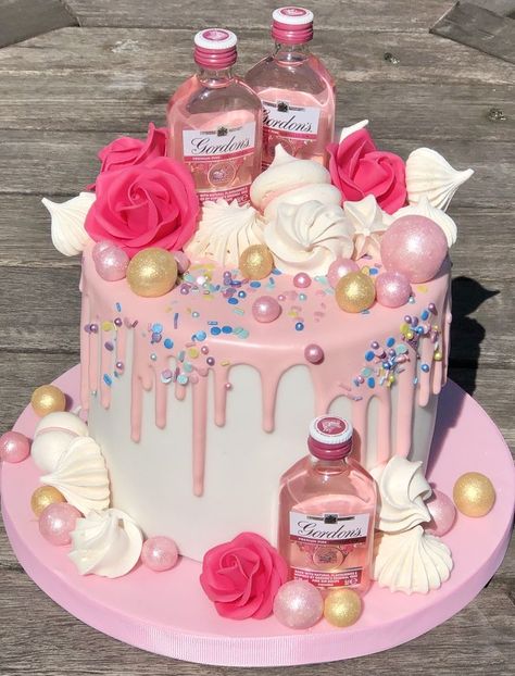 Birthday Cake With Alcohol, Drip Drawing, 18th Birthday Cake For Girls, Alcohol Birthday Cake, Men Drip, 23 Birthday Cake, Birthday Drip Cake, 22nd Birthday Cakes, Alcohol Cake