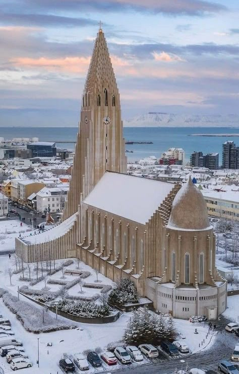 Reykjavik Iceland Vacation, Best Trip, Domestic Flights, Amazing Travel Destinations, Reykjavik, Beautiful Architecture, Beautiful Places To Visit, Travel Inspo, Pretty Places