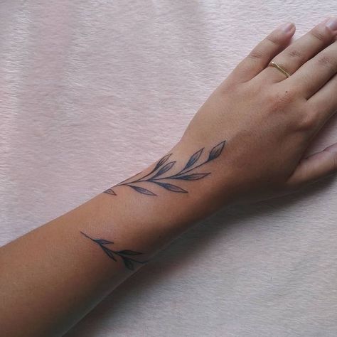 Arm Wrap Tattoo, Wrap Around Wrist Tattoos, Around Arm Tattoo, Tattoos Pinterest, Wrap Tattoo, Flower Wrist Tattoos, Vine Tattoos, Inspiration Tattoos, Cat Tattoos