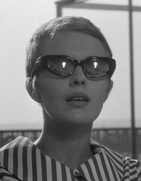 Jean Seberg Breathless | Jean Seberg in Breathless | Vintage Eyewear 1960- Celebrities Jean Seberg Style, Jean Seberg, French New Wave, Mia Farrow, Jean Luc Godard, Jane Birkin, Famous Fashion, Vintage Eyewear, Scene Photo