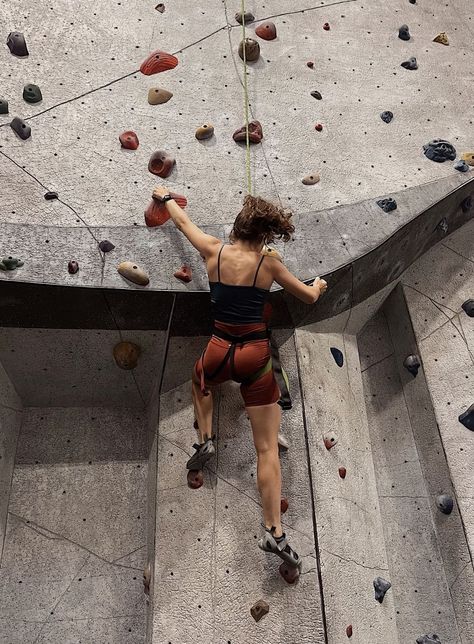 Girl Rock Climbing at Gym Rock Climbing Wall Aesthetic, Wall Climbing Aesthetic, Climbing Gym Aesthetic, Indoor Rock Climbing Aesthetic, Rock Climbing Indoor, Bouldering Women, Rock Climbing Aesthetic, Climbing Aesthetic, Climbing Magazine