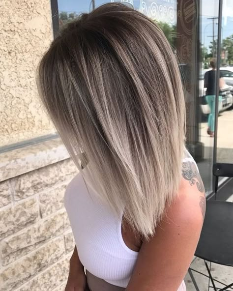 Tuns Bob Lung, Edgy Hair Color, Ash Blonde Hair Colour, Ash Hair Color, Ombre Hair Blonde, Medium Layered Hair, Red Highlights, Lob Haircut, Ash Blonde Hair