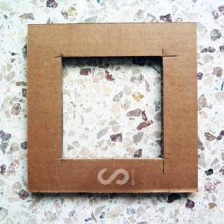 Recycled Crafts Kids Preschool, Diy Photo Frame Cardboard, Cardboard Picture Frames, Wrappers Diy, Homemade Frames, Diy Picture Frame, Cardboard Recycling, Diy Photo Frames, Cardboard Frame