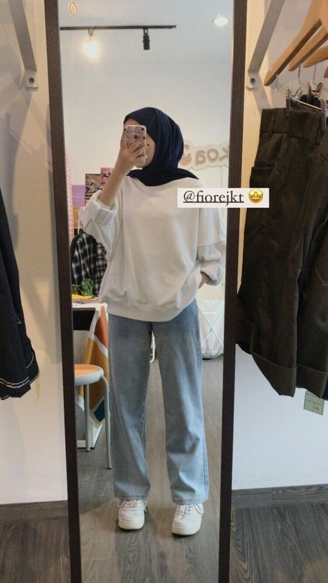 Hoodie Hijab, Ootd Hoodie, Hijab Hoodie, Korean Style Hijab, Ootd Sweater, Ootd Korean Style, Ootd Simple, Outfit Hijab Casual, Ootd Hijab Casual