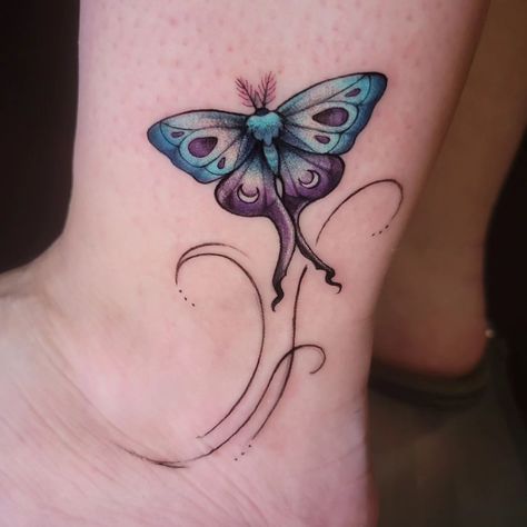 This tiny moth tattoo packs a punch with its stunning blue and violet blend @thistlekae! 🦋😍⁠ Blue Moth Tattoo, Moth Tattoo Ideas Color, Tiny Moth Tattoo, Mystical Moth Tattoo, Colorful Moth Tattoo Design, Colorful Moths Tattoo, Purple Moth, Illustrative Tattoos, Mama Tried