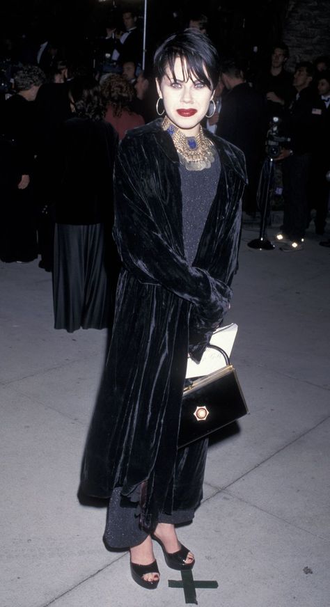 Here’s What The Oscars Red Carpet Looked Like 20 Years Ago - MTV 90s Goth Fashion, Fairuza Balk, Oscars Red Carpet, 90s Goth, Red Carpet Look, The Oscars, Goth Aesthetic, Grunge Goth