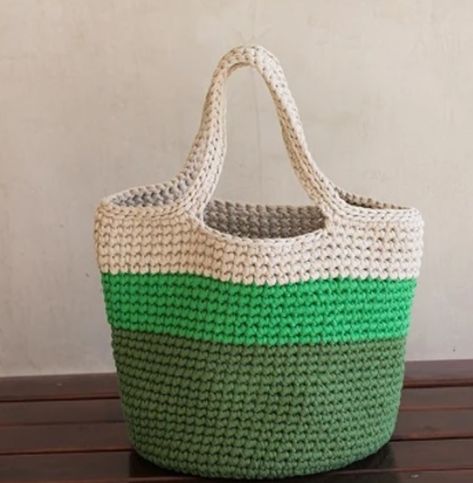 Ribbon Yarn Crochet, Polyester Yarn Crochet, Big Bag Pattern, Best Selling Crafts, Crochet Market Bags, Crochet Mens Scarf, Crochet Tote Bags, Big Crochet, Crafts Spring