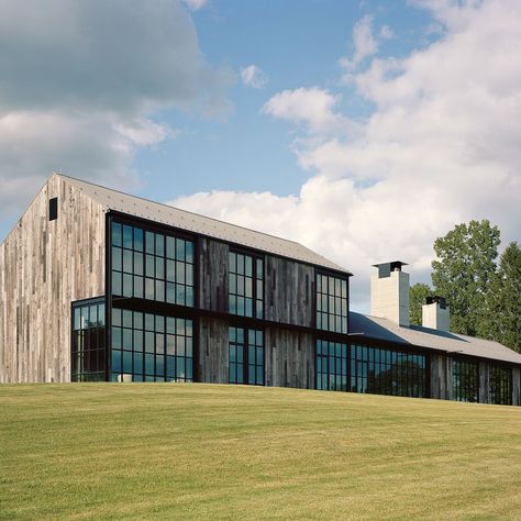 Tom Kundig: Brodsky Residence, Millerton, NY.  FRANÇOIS COQUEREL FOR WSJ. MAGAZINE Container Homes Modern, Kundig Architecture, Connecticut House, Lopez Island, Barn Siding, Country House Design, Modern Barn House, Mountain Modern, Modern Barn