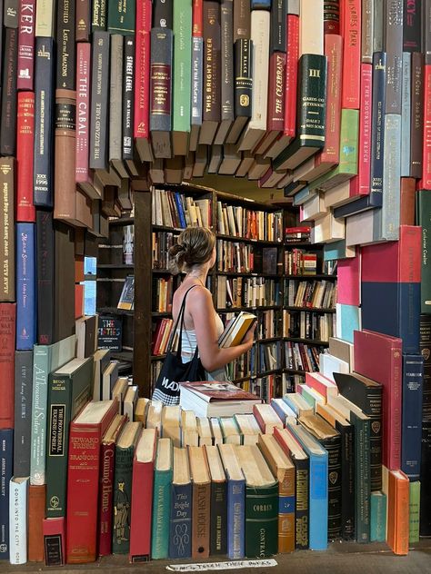 Bookshop Café, Bookstore Design, The Last Bookstore, Library Cafe, Opening A Coffee Shop, Library Inspiration, Bookstore Cafe, Cozy Coffee Shop, Library Aesthetic