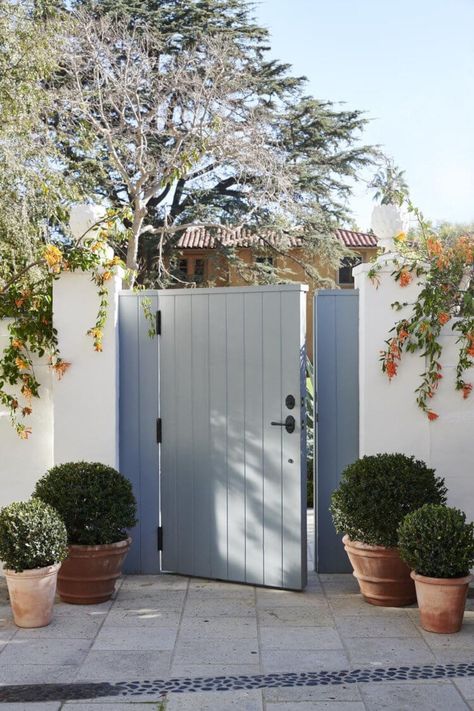 A designer’s home in Hancock Park Noel Pittman, Backyard Gates, Yard Gate, Side Gates, Entrance Gates Design, Garden Entrance, House Gate Design, Front Gates, Entrance Gates