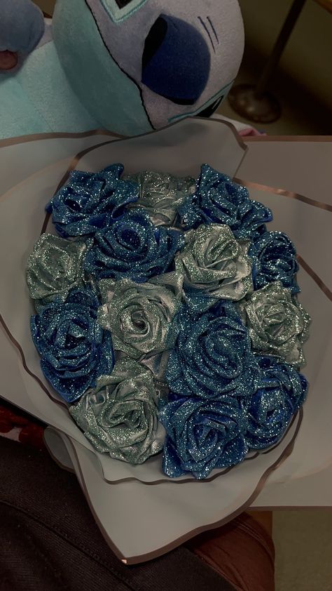 Blue Eternal Rose Bouquet, Pretty Flowers Pictures, Ribbon Flowers Bouquet, Blue Flowers Bouquet, Diy Bouquet Wrap, Eternal Roses, Luxury Flower Bouquets, Flower Bouquet Diy, Diy Gift Set