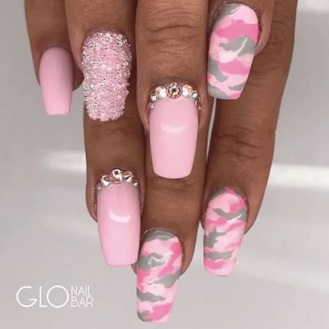 31 Creative Camo Nails [With Video Tutorial] Pink Camo Nails, Nails Acrylic Long, Camouflage Nails, Camo Nails, Unghie Nail Art, Elegant Nail Designs, Pedicure Designs, Super Nails, Beautiful Nail Designs