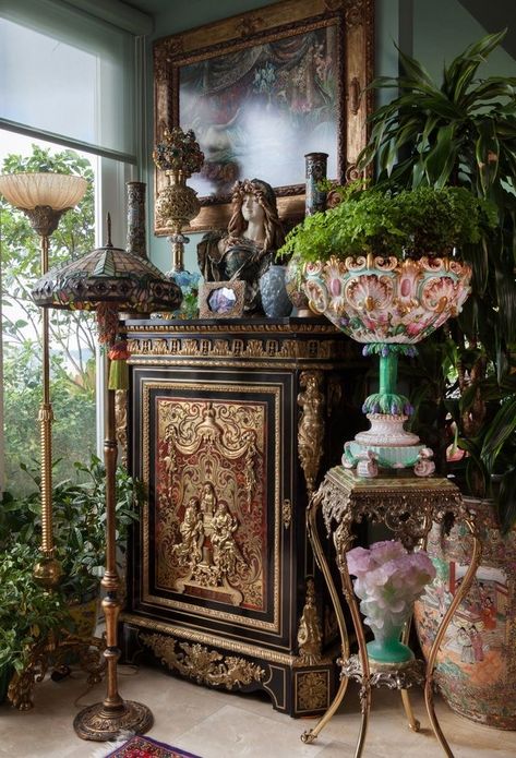 Botanical Victorian Decor, Enchanted Living Room, Fairytale Furniture, Layered Decor, Bold Home Decor, Victorian Bohemian Decor, Vintage Apartment Decor, Eclectic Vintage Decor, Home Decor Eclectic