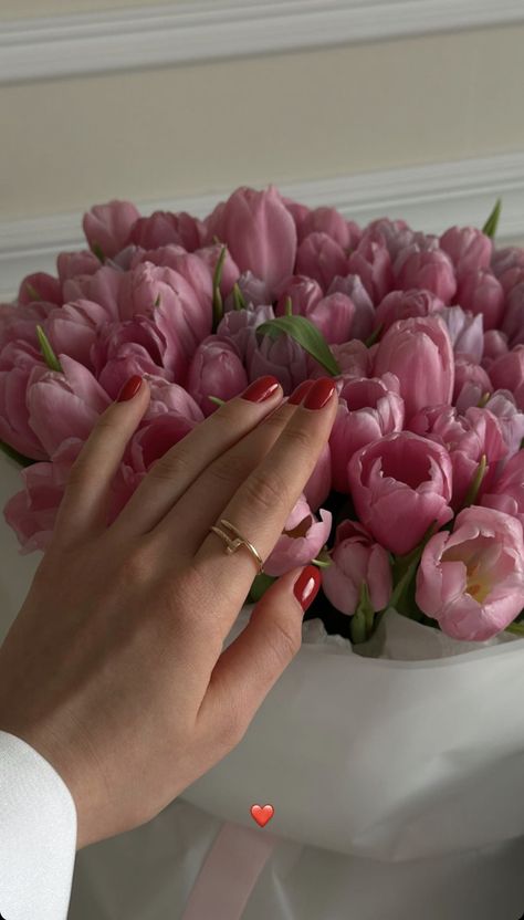 Nails Photoshoot, Nail Photoshoot, Flowers Photoshoot, White Lilly, Red Nail Polish, Red Nails, Photo Inspiration, Nail Colors, Nail Art