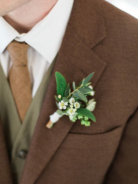 boutonnieres Brown And Green Suit, Boutineer Wedding, Green Boutonniere, Letters Vintage, Floral Wedding Gown, Fall Wedding Color Palette, Groomsmen Boutonniere, Wedding Styled Shoot, Brown Wedding