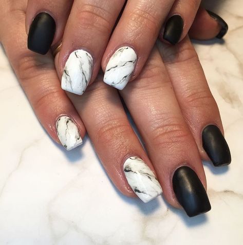 Black and white marble nails White Black Marble Nails, Black And White Marble Nails Short, White And Black Marble Nails, Black And White Marble Nails, White Marble Nails, Black Marble Nails, Nail Tip Designs, New Nail Art Design, Marble Nail Designs