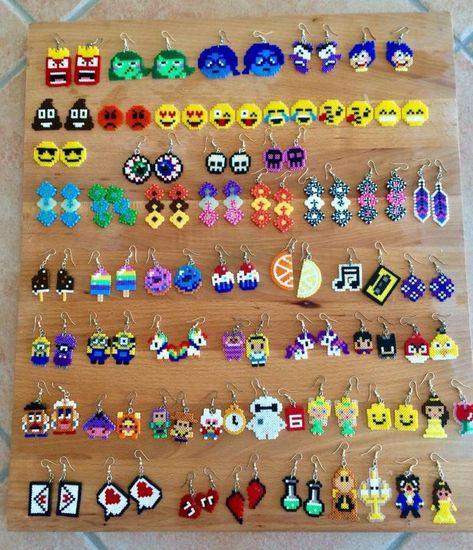 Peeler Bead Earring Holder, Disney Perler Bead Earrings, Melting Bead Earrings, Pyssla Earrings, Perler Bead Earrings Patterns, Perleplader Ideas Disney, Pyssla Ideas Cute, Pixel Earrings, Small Perler Beads Ideas