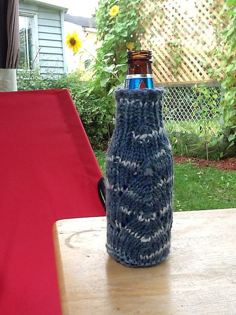 My beer looked all wet and uncomfortable... 8(    Much cozier now!  8) Knitted Cozies, Beer Bottle Cozy, Wine Cozy, Coffee Cozy Pattern, Quick Knitting Projects, Bottle Cozy, Knitting Things, Beer Socks, Beer Cozy