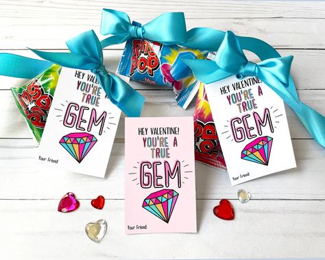 GEM RINGPOP VALENTINE IDEAS } Photo Valentine Card Ideas, Ring Pop Valentine, Valentine Card Printable, Candy Props, Card Ring, Ring Pops, School Valentines, Valentinstag Party, Class Valentines