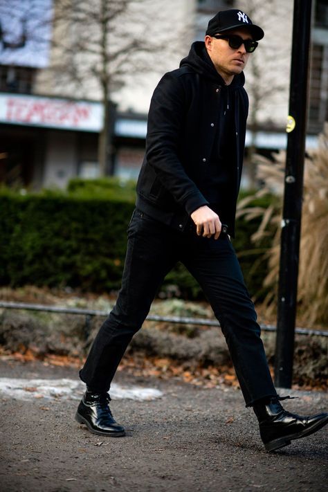 Black Hoodie Outfit, Stockholm Fashion Week, Cap Outfit, Outfit Street, Best Dressed Man, Stockholm Style, City Boy, Winter Jeans, Winter Outfits Men