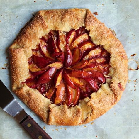 Pepper And Sausage Pasta, Nectarine Dessert, Nectarine Galette, Peach Crostata, Peach Stuff, Peach Galette Recipe, Beach Cooking, Office Breakfast, Galette Recipes