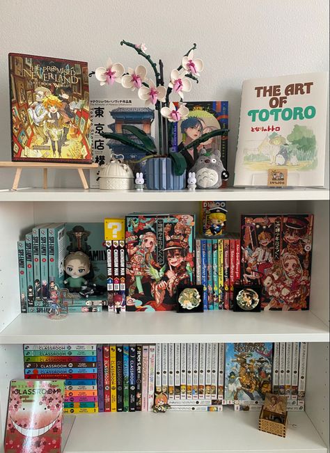 Anime Shelves Aesthetic, Anime Book Shelf Aesthetic, Manga Collection Shelf Aesthetic, Cute Manga Collection, Manga Shelf Organization Ideas, Aesthetic Manga Shelves, Anime Bookshelf Ideas, Anime Shelf Decor, Manga Storage Ideas