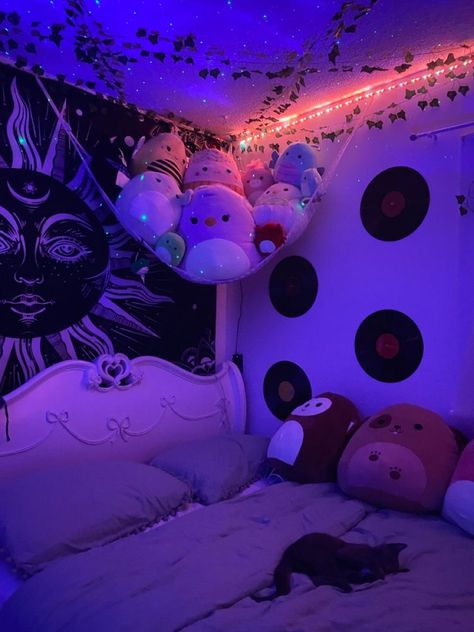 Plushy Room Aesthetic, Room Ideas Aesthetic Leds, Led Lights And Tapestry Bedroom Aesthetic, Dream Bedroom Led Lights, Cats Room Aesthetic, Room Ideas Aesthetic Light Purple, Room Ideas With Tapestry And Led Lights, Room Ideas With Squishmallows, Room Ideas Aesthetic Tapestry And Vines Led Lights