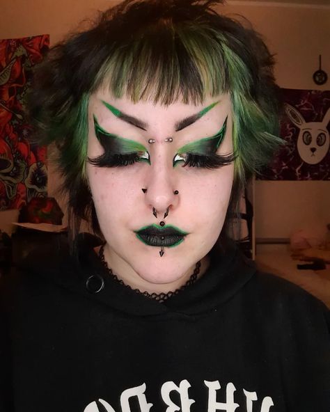 Green Trad Goth Makeup, Green Makeup Goth, Green Goth Makeup, Green Goth, Thrifty Wedding, Goth Makeup Looks, Trad Goth Makeup, Punk Makeup, Alt Goth