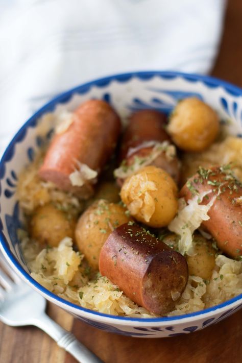 All the basic, inexpensive ingredients we love, but with a little something extra this Crockpot Sauerkraut Sausage and potato recipe is DELISH! Super Simple Meals, Sauerkraut And Sausage, Crockpot Sauerkraut, Potato Recipes Crockpot, Sausage Sauerkraut, Sausage And Potatoes, Crock Pot Potatoes, Kielbasa Recipes, Pasta Side Dishes