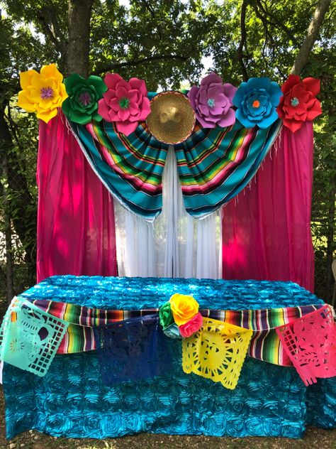 Mexican Fiesta Backdrop Ideas, Mexico Independence Day Decoration, Mexican Party Backdrop, Mexican Theme Backdrop Ideas, Mexican Backdrop, Mexican Fiesta Decorations, Mexican Theme Party Decorations, Mexico Party, Mexican Birthday Parties