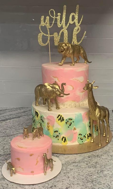 Wild One Cake Girl, Wild One Smash Cake Girl, Bday Food, Cheetah Cakes, Cheetah Birthday, Animal Theme Birthday, 2nd Birthday Party For Girl, Wild Birthday Party, Cake Girl