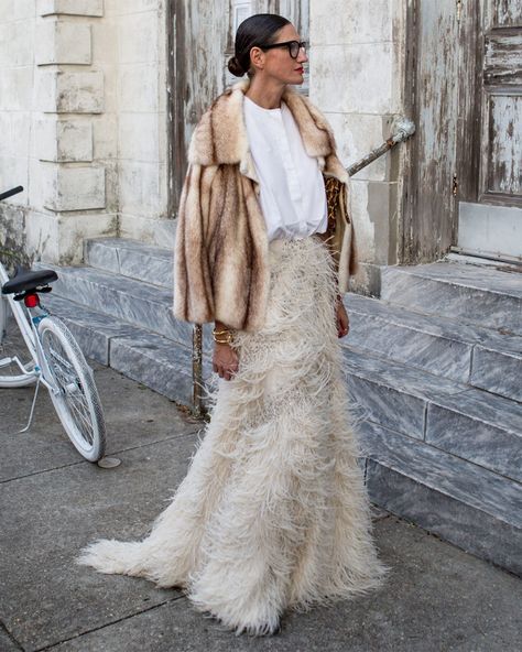 Take inspiration from style legend Jenna Lyons for your next holiday party. Solange Wedding, Jenna Lyons Style, The Man Repeller, Isabella Blow, Jenna Lyons, Leandra Medine, Feather Skirt, Shower Outfits, Bridal Shower Outfit